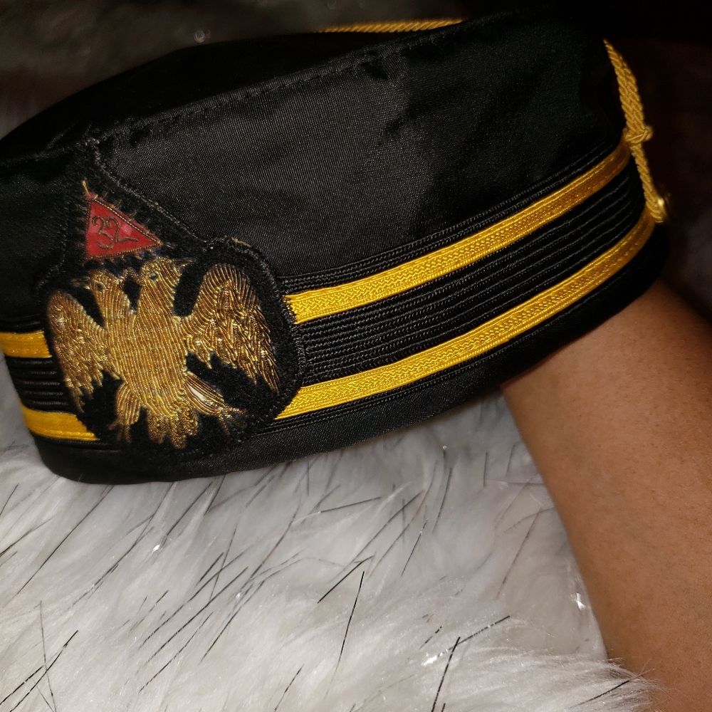 Hat - Picture 2 of 4